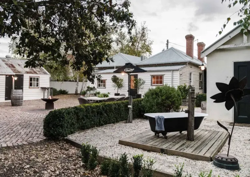 Bootmakers Cottage courtyard in Birregurra, Victoria